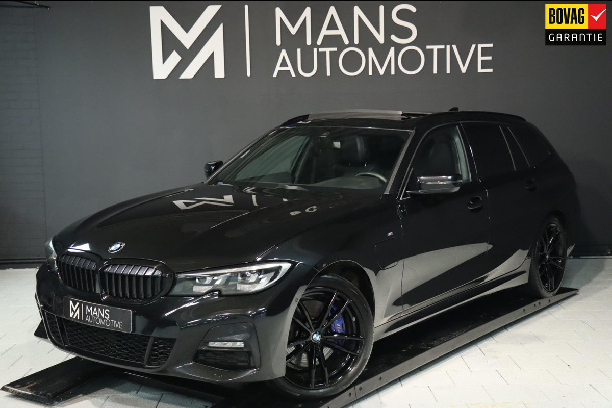 BMW 3 Serie Touring 330e M Sport / PANO / LIVE COCKPIT / CAMERA / DEALER SERVICE / STOELVERW