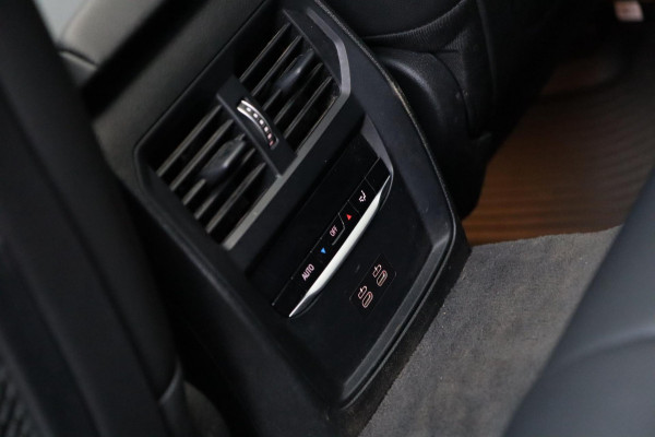 BMW 3 Serie Touring 330e M Sport / PANO / LIVE COCKPIT / CAMERA / DEALER SERVICE / STOELVERW
