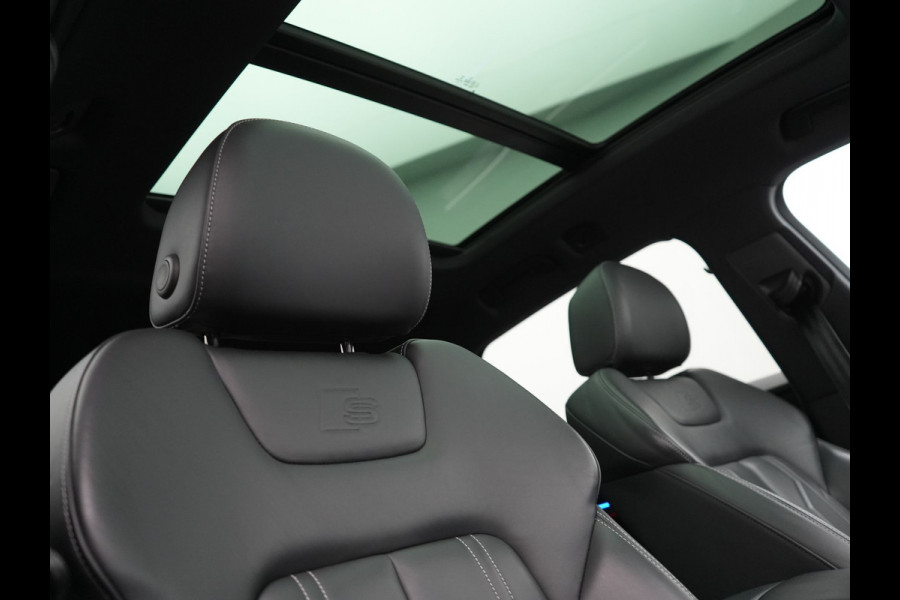 Audi e-tron 50 Quattro 2x S Line 313pk Dealer O.H INCL BTW | Luchtvering | Panodak | Head Up | Adaptive Cruise | Sfeerverlichting | Lederen Sportstoelen Verwarmd | Keyless | Navigatie | 20"L.M | DAB | Virtual |