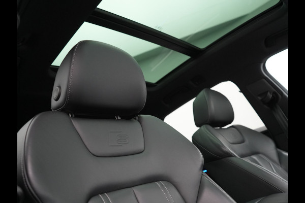 Audi e-tron 50 Quattro 2x S Line 313pk Dealer O.H INCL BTW | Luchtvering | Panodak | Head Up | Adaptive Cruise | Sfeerverlichting | Lederen Sportstoelen Verwarmd | Keyless | Navigatie | 20"L.M | DAB | Virtual |