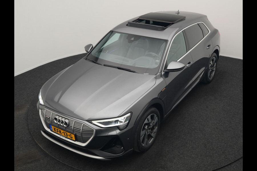 Audi e-tron 50 Quattro 2x S Line 313pk Dealer O.H INCL BTW | Luchtvering | Panodak | Head Up | Adaptive Cruise | Sfeerverlichting | Lederen Sportstoelen Verwarmd | Keyless | Navigatie | 20"L.M | DAB | Virtual |