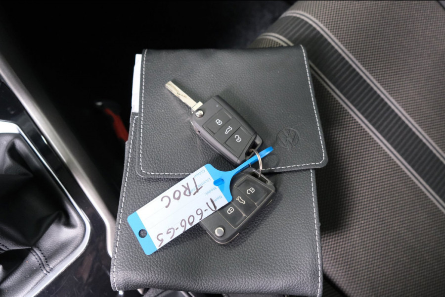 Volkswagen T-Roc 1.0 TSI Style - N.A.P. Airco, Cruise, Navi, PDC, Camera, Carplay.