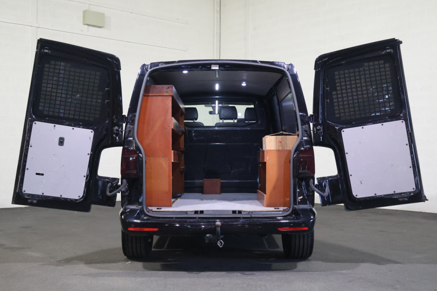 Volkswagen Transporter 2.0 TDI 150pk Bulli Black Edition Leer Led