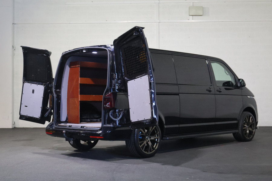 Volkswagen Transporter 2.0 TDI 150pk Bulli Black Edition Leer Led