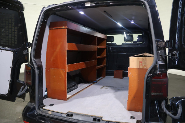 Volkswagen Transporter 2.0 TDI 150pk Bulli Black Edition Leer Led