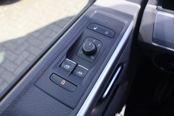 Volkswagen Transporter 2.0 TDI 150pk Bulli Black Edition Leer Led