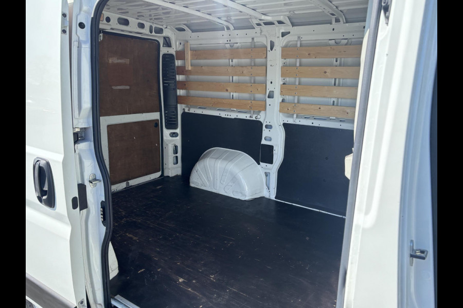 Peugeot Boxer 330 2.2 BlueHDi 120 L1H1