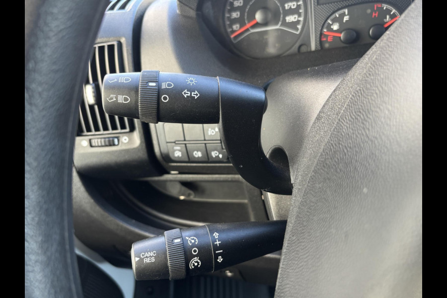 Peugeot Boxer 330 2.2 BlueHDi 120 L1H1