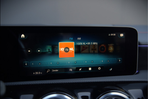 Mercedes-Benz CLA-Klasse Shooting Brake 180 Premium Plus AMG | Stoelverwarming | Parkeersensoren | Navigatie | Cruise Control | Keyless | Ambiance Verlichting | Climate Control