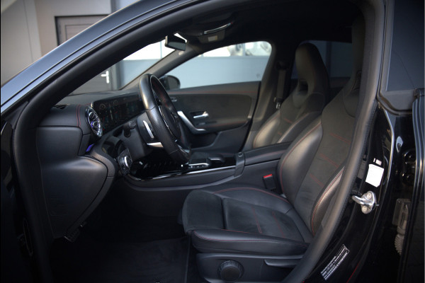 Mercedes-Benz CLA-Klasse Shooting Brake 180 Premium Plus AMG | Stoelverwarming | Parkeersensoren | Navigatie | Cruise Control | Keyless | Ambiance Verlichting | Climate Control