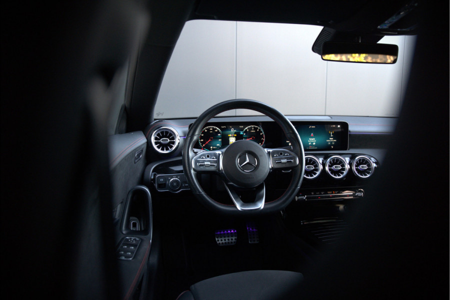 Mercedes-Benz CLA-Klasse Shooting Brake 180 Premium Plus AMG | Stoelverwarming | Parkeersensoren | Navigatie | Cruise Control | Keyless | Ambiance Verlichting | Climate Control