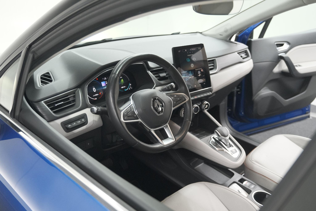 Renault Captur 1.6 E-Tech Plug-in Hybrid 160 Initiale Paris | 360 Camera | Dodehoekdetectie | Pack Winter | Apple Carplay