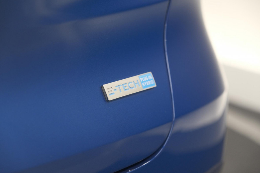 Renault Captur 1.6 E-Tech Plug-in Hybrid 160 Initiale Paris | 360 Camera | Dodehoekdetectie | Pack Winter | Apple Carplay