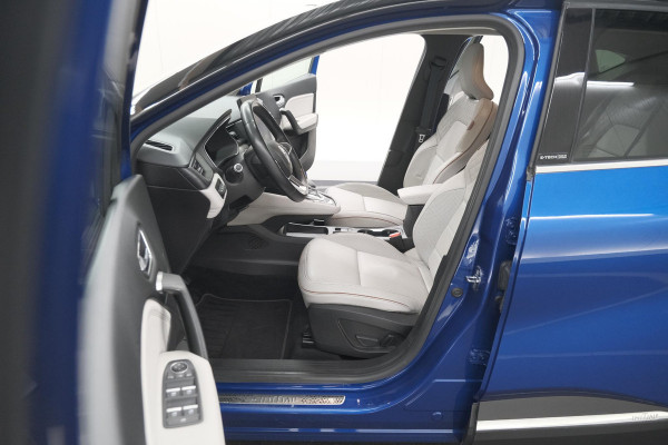 Renault Captur 1.6 E-Tech Plug-in Hybrid 160 Initiale Paris | 360 Camera | Dodehoekdetectie | Pack Winter | Apple Carplay