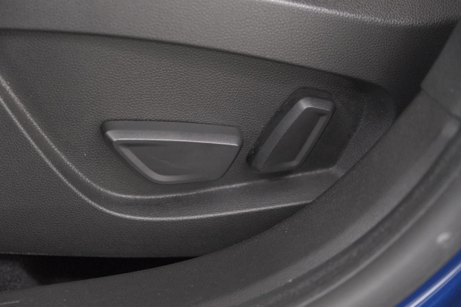 Renault Captur 1.6 E-Tech Plug-in Hybrid 160 Initiale Paris | 360 Camera | Dodehoekdetectie | Pack Winter | Apple Carplay