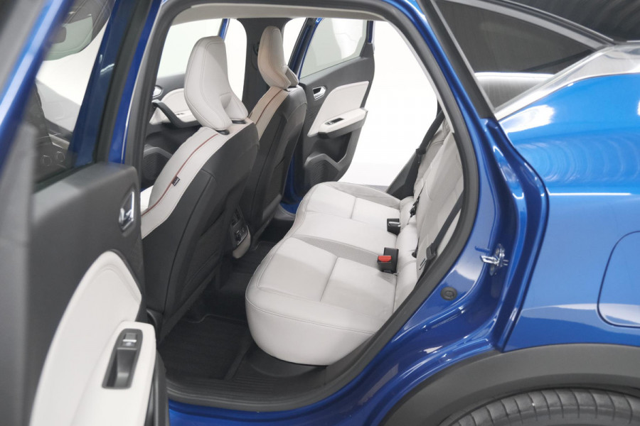 Renault Captur 1.6 E-Tech Plug-in Hybrid 160 Initiale Paris | 360 Camera | Dodehoekdetectie | Pack Winter | Apple Carplay