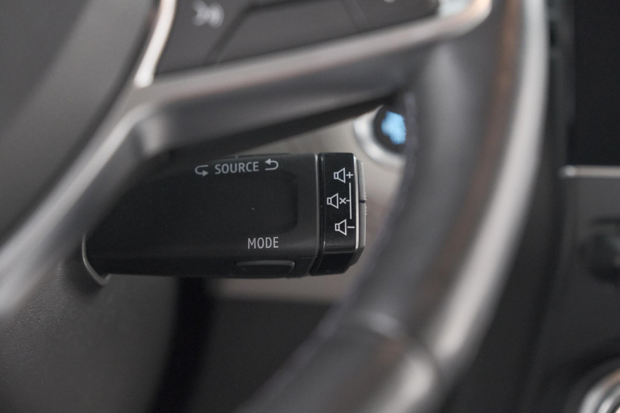 Renault Captur 1.6 E-Tech Plug-in Hybrid 160 Initiale Paris | 360 Camera | Dodehoekdetectie | Pack Winter | Apple Carplay