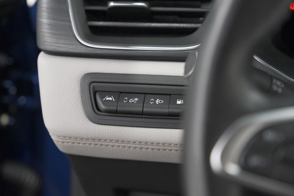 Renault Captur 1.6 E-Tech Plug-in Hybrid 160 Initiale Paris | 360 Camera | Dodehoekdetectie | Pack Winter | Apple Carplay