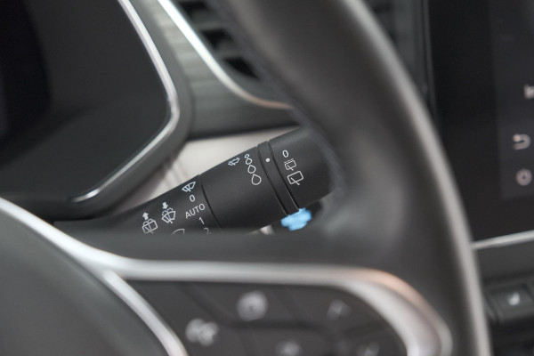 Renault Captur 1.6 E-Tech Plug-in Hybrid 160 Initiale Paris | 360 Camera | Dodehoekdetectie | Pack Winter | Apple Carplay