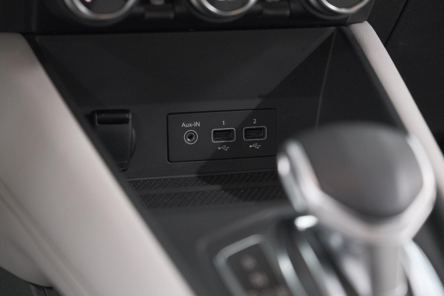 Renault Captur 1.6 E-Tech Plug-in Hybrid 160 Initiale Paris | 360 Camera | Dodehoekdetectie | Pack Winter | Apple Carplay