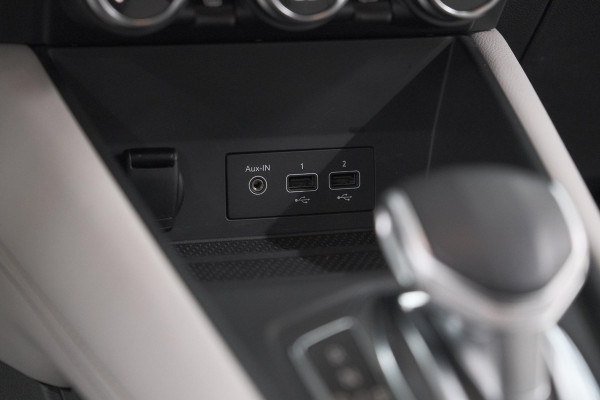 Renault Captur 1.6 E-Tech Plug-in Hybrid 160 Initiale Paris | 360 Camera | Dodehoekdetectie | Pack Winter | Apple Carplay