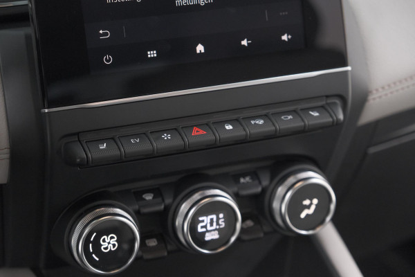 Renault Captur 1.6 E-Tech Plug-in Hybrid 160 Initiale Paris | 360 Camera | Dodehoekdetectie | Pack Winter | Apple Carplay