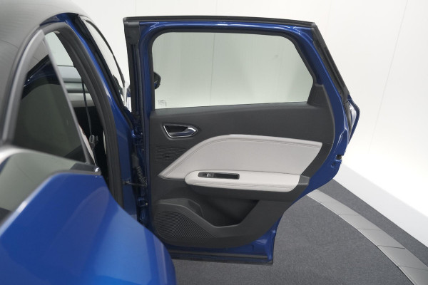 Renault Captur 1.6 E-Tech Plug-in Hybrid 160 Initiale Paris | 360 Camera | Dodehoekdetectie | Pack Winter | Apple Carplay