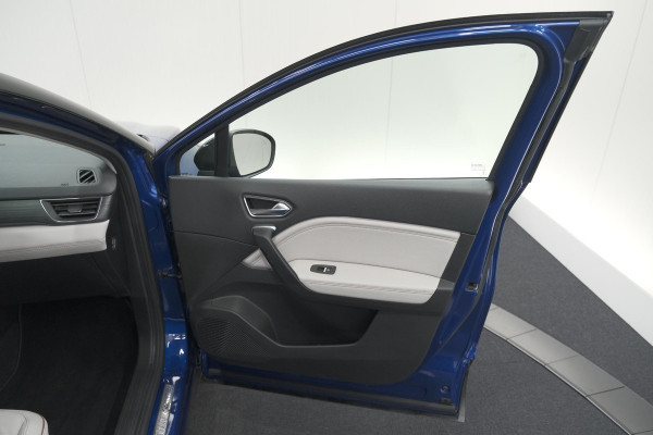 Renault Captur 1.6 E-Tech Plug-in Hybrid 160 Initiale Paris | 360 Camera | Dodehoekdetectie | Pack Winter | Apple Carplay