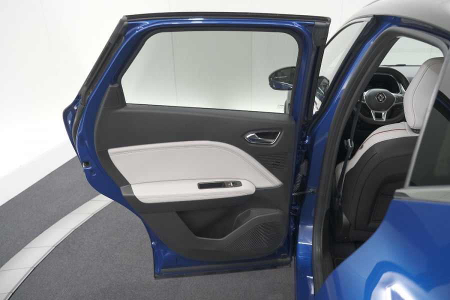 Renault Captur 1.6 E-Tech Plug-in Hybrid 160 Initiale Paris | 360 Camera | Dodehoekdetectie | Pack Winter | Apple Carplay