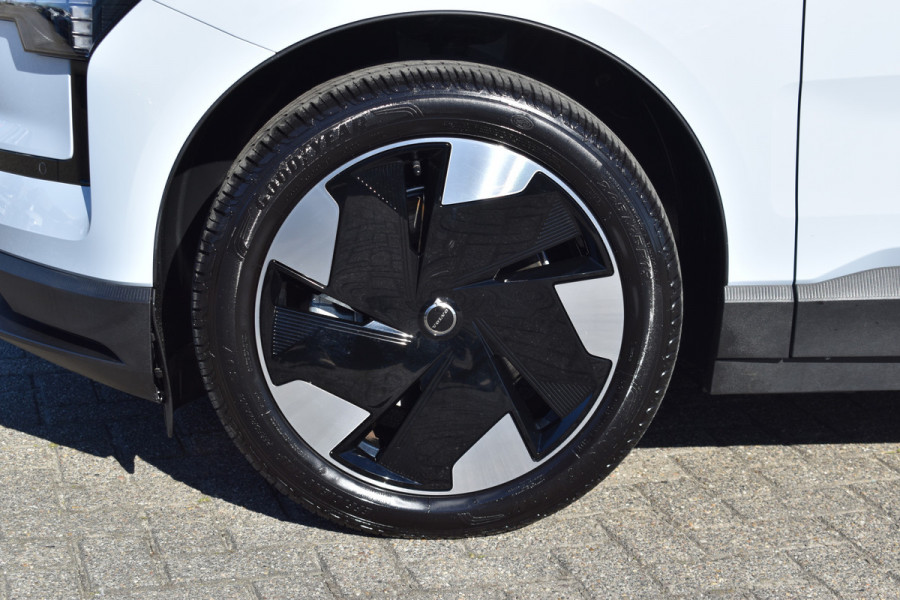 Volvo EX30 Extended Range 272PK Plus 69 kWh | ACC | Blis | H&K | Climate Pack | Camera | 19"LMV
