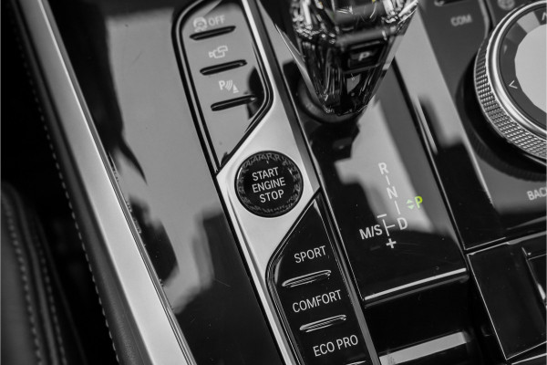 BMW X7 xDrive40i High Ex M-Sport 7P Laser B&W Pano Skylounge Trekhaak Dravit