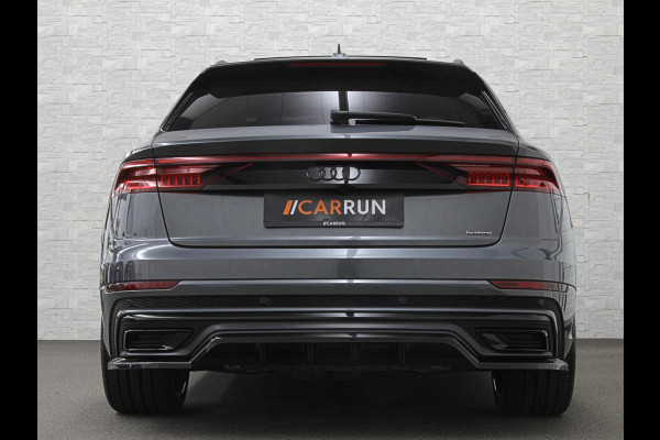 Audi Q8 60 462pk Competition S-Line | 11-2022 | RS Leder | Carbon | Softclose | 360 Camera | ACC | Panorama | Luchtvering | Nachtzicht Cam | Headup | LED-Matrix | Trekhaak | Lane & Side Assist | Led Sfeerverlichting | Keyless-Entry | | Black-Optic | Rijklaar incl. Bovag Garantie.