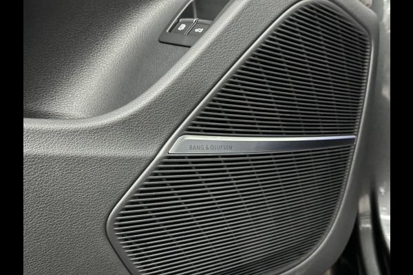 Audi Q8 60 462pk Competition S-Line | 11-2022 | RS Leder | Carbon | Softclose | 360 Camera | ACC | Panorama | Luchtvering | Nachtzicht Cam | Headup | LED-Matrix | Trekhaak | Lane & Side Assist | Led Sfeerverlichting | Keyless-Entry | | Black-Optic | Rijklaar incl. Bovag Garantie.