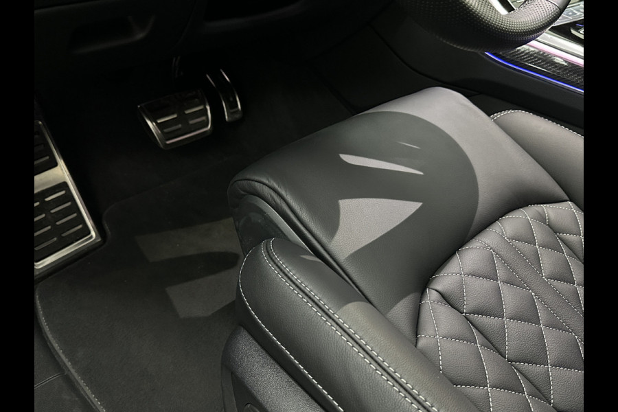 Audi Q8 60 462pk Competition S-Line | 11-2022 | RS Leder | Carbon | Softclose | 360 Camera | ACC | Panorama | Luchtvering | Nachtzicht Cam | Headup | LED-Matrix | Trekhaak | Lane & Side Assist | Led Sfeerverlichting | Keyless-Entry | | Black-Optic | Rijklaar incl. Bovag Garantie.