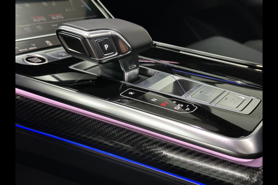 Audi Q8 60 462pk Competition S-Line | 11-2022 | RS Leder | Carbon | Softclose | 360 Camera | ACC | Panorama | Luchtvering | Nachtzicht Cam | Headup | LED-Matrix | Trekhaak | Lane & Side Assist | Led Sfeerverlichting | Keyless-Entry | | Black-Optic | Rijklaar incl. Bovag Garantie.