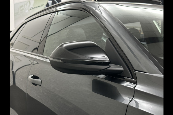 Audi Q8 60 462pk Competition S-Line | 11-2022 | RS Leder | Carbon | Softclose | 360 Camera | ACC | Panorama | Luchtvering | Nachtzicht Cam | Headup | LED-Matrix | Trekhaak | Lane & Side Assist | Led Sfeerverlichting | Keyless-Entry | | Black-Optic | Rijklaar incl. Bovag Garantie.