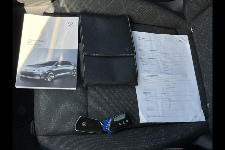 Volkswagen Golf 1.0 eTSI Life Business AUTOMAAT| ADAPTIVE CRUISE CONTROL| STOEL+ STUURVERWARMING| APPLE CARPLAY/ ANDROID AUTO| 18 INCH HOOGLANS ZWARTE VELGEN| BTW| RIJKLAAPRIJS INCL. 12 MND BOVAG GARANTIE