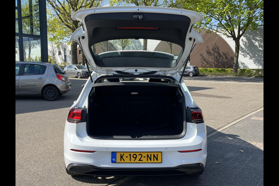 Volkswagen Golf 1.0 eTSI Life Business AUTOMAAT| ADAPTIVE CRUISE CONTROL| STOEL+ STUURVERWARMING| APPLE CARPLAY/ ANDROID AUTO| 18 INCH HOOGLANS ZWARTE VELGEN| BTW| RIJKLAAPRIJS INCL. 12 MND BOVAG GARANTIE