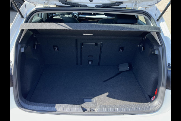 Volkswagen Golf 1.0 eTSI Life Business AUTOMAAT| ADAPTIVE CRUISE CONTROL| STOEL+ STUURVERWARMING| APPLE CARPLAY/ ANDROID AUTO| 18 INCH HOOGLANS ZWARTE VELGEN| BTW| RIJKLAAPRIJS INCL. 12 MND BOVAG GARANTIE