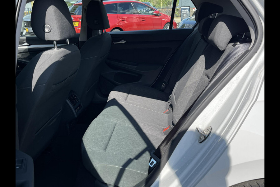 Volkswagen Golf 1.0 eTSI Life Business AUTOMAAT| ADAPTIVE CRUISE CONTROL| STOEL+ STUURVERWARMING| APPLE CARPLAY/ ANDROID AUTO| 18 INCH HOOGLANS ZWARTE VELGEN| BTW| RIJKLAAPRIJS INCL. 12 MND BOVAG GARANTIE