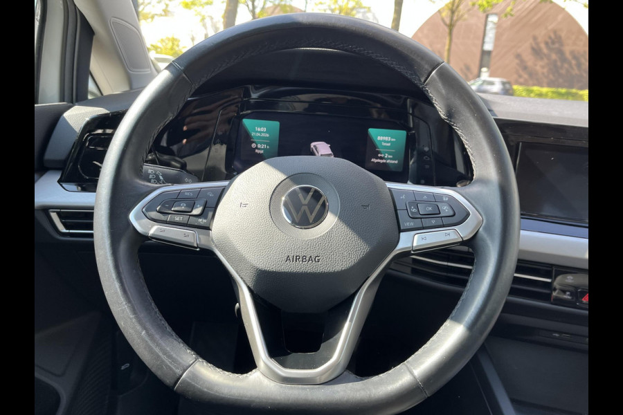 Volkswagen Golf 1.0 eTSI Life Business AUTOMAAT| ADAPTIVE CRUISE CONTROL| STOEL+ STUURVERWARMING| APPLE CARPLAY/ ANDROID AUTO| 18 INCH HOOGLANS ZWARTE VELGEN| BTW| RIJKLAAPRIJS INCL. 12 MND BOVAG GARANTIE
