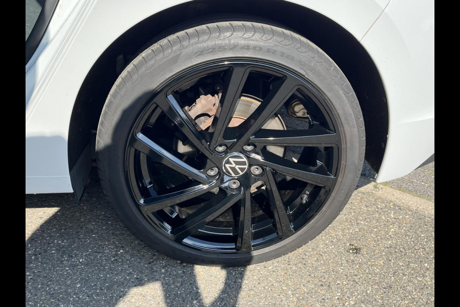 Volkswagen Golf 1.0 eTSI Life Business AUTOMAAT| ADAPTIVE CRUISE CONTROL| STOEL+ STUURVERWARMING| APPLE CARPLAY/ ANDROID AUTO| 18 INCH HOOGLANS ZWARTE VELGEN| BTW| RIJKLAAPRIJS INCL. 12 MND BOVAG GARANTIE