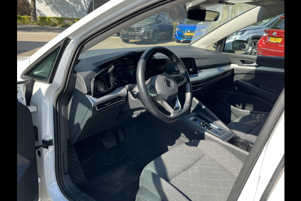 Volkswagen Golf 1.0 eTSI Life Business AUTOMAAT| ADAPTIVE CRUISE CONTROL| STOEL+ STUURVERWARMING| APPLE CARPLAY/ ANDROID AUTO| 18 INCH HOOGLANS ZWARTE VELGEN| BTW| RIJKLAAPRIJS INCL. 12 MND BOVAG GARANTIE