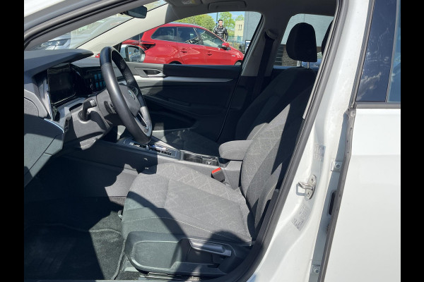 Volkswagen Golf 1.0 eTSI Life Business AUTOMAAT| ADAPTIVE CRUISE CONTROL| STOEL+ STUURVERWARMING| APPLE CARPLAY/ ANDROID AUTO| 18 INCH HOOGLANS ZWARTE VELGEN| BTW| RIJKLAAPRIJS INCL. 12 MND BOVAG GARANTIE