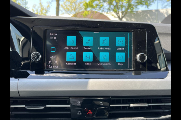 Volkswagen Golf 1.0 eTSI Life Business AUTOMAAT| ADAPTIVE CRUISE CONTROL| STOEL+ STUURVERWARMING| APPLE CARPLAY/ ANDROID AUTO| 18 INCH HOOGLANS ZWARTE VELGEN| BTW| RIJKLAAPRIJS INCL. 12 MND BOVAG GARANTIE
