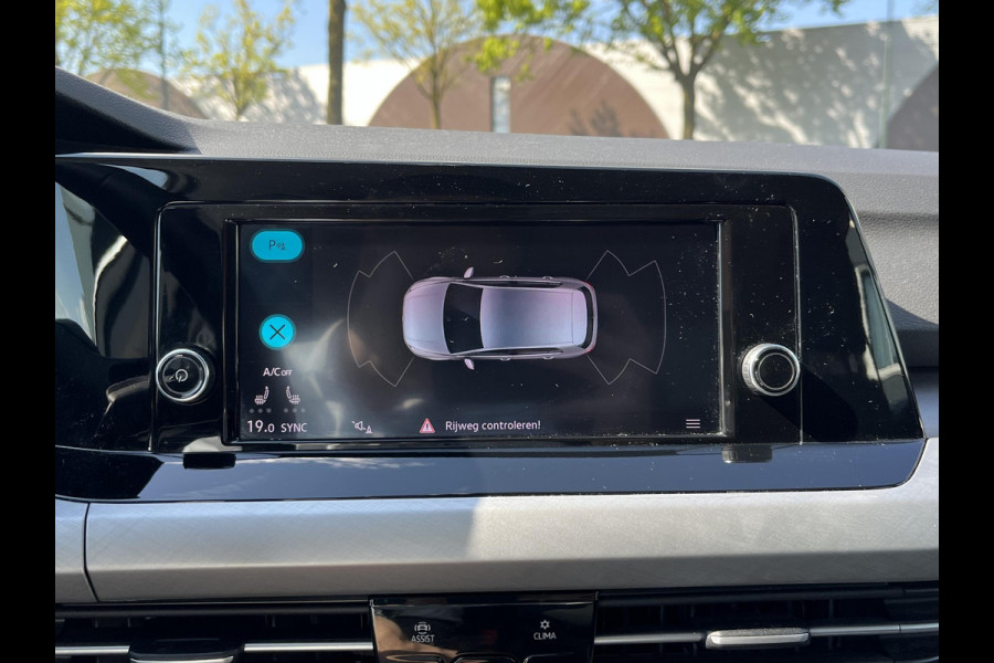 Volkswagen Golf 1.0 eTSI Life Business AUTOMAAT| ADAPTIVE CRUISE CONTROL| STOEL+ STUURVERWARMING| APPLE CARPLAY/ ANDROID AUTO| 18 INCH HOOGLANS ZWARTE VELGEN| BTW| RIJKLAAPRIJS INCL. 12 MND BOVAG GARANTIE