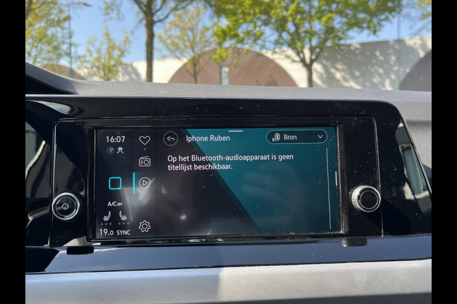 Volkswagen Golf 1.0 eTSI Life Business AUTOMAAT| ADAPTIVE CRUISE CONTROL| STOEL+ STUURVERWARMING| APPLE CARPLAY/ ANDROID AUTO| 18 INCH HOOGLANS ZWARTE VELGEN| BTW| RIJKLAAPRIJS INCL. 12 MND BOVAG GARANTIE