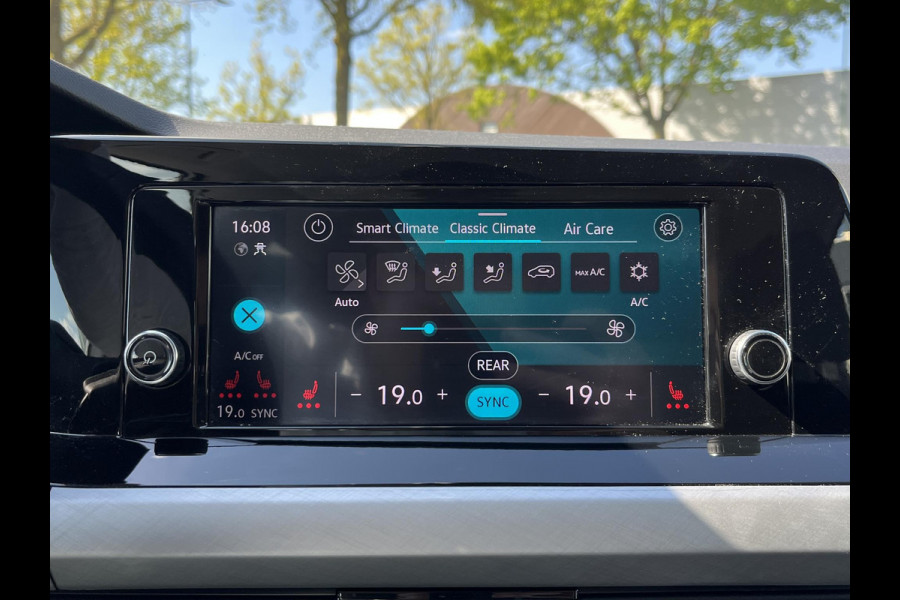 Volkswagen Golf 1.0 eTSI Life Business AUTOMAAT| ADAPTIVE CRUISE CONTROL| STOEL+ STUURVERWARMING| APPLE CARPLAY/ ANDROID AUTO| 18 INCH HOOGLANS ZWARTE VELGEN| BTW| RIJKLAAPRIJS INCL. 12 MND BOVAG GARANTIE