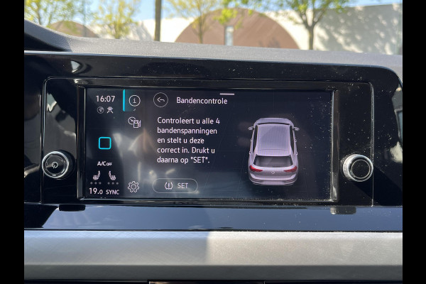 Volkswagen Golf 1.0 eTSI Life Business AUTOMAAT| ADAPTIVE CRUISE CONTROL| STOEL+ STUURVERWARMING| APPLE CARPLAY/ ANDROID AUTO| 18 INCH HOOGLANS ZWARTE VELGEN| BTW| RIJKLAAPRIJS INCL. 12 MND BOVAG GARANTIE