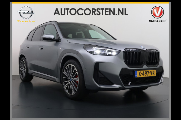 BMW X1 xDrive30e AUT-7 327pk 4WD Leer Pano-Dak/Hef-Dak FROZEN-PURE-GREY Sport-Stoel+Elektr.+Geheugen+Verwarmd M-Sport-Pro +M-Exterieur+ Adaptive-Cruise AWD StuurVerwarmd Zwarte-Hemel Travelpack Park-Assist PDC-a+v Draadloze lader Innovations-pakket Comfort-Pack € 75.000,- nieuw,  orig.NLse auto! 5,6 sec 0-100 1.800kg trekvermogen tot max 80-90km wltp elektrisch
